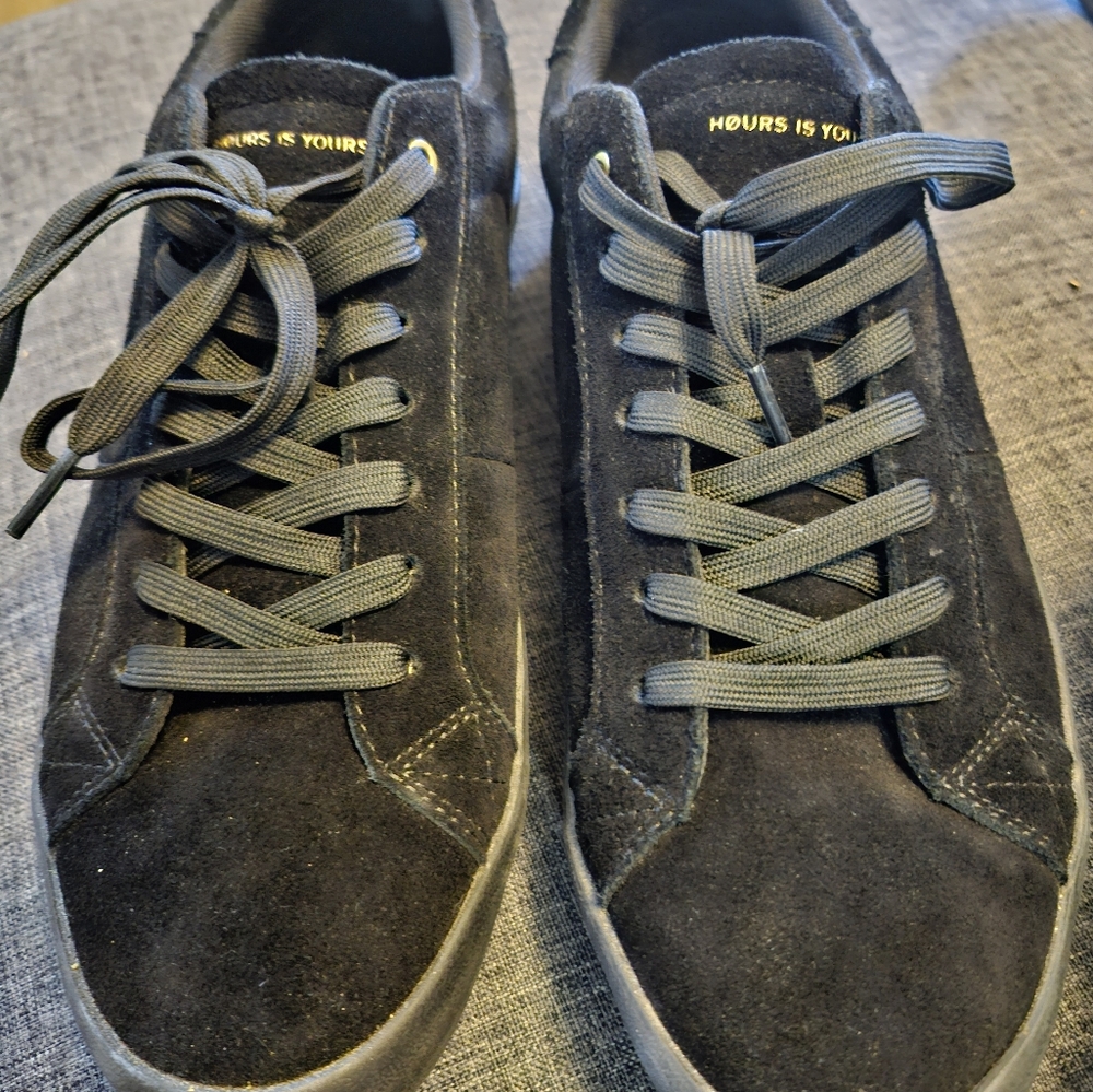 Skateboard shoes